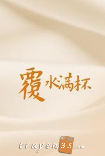 Nước Đổ Đầy Ly
